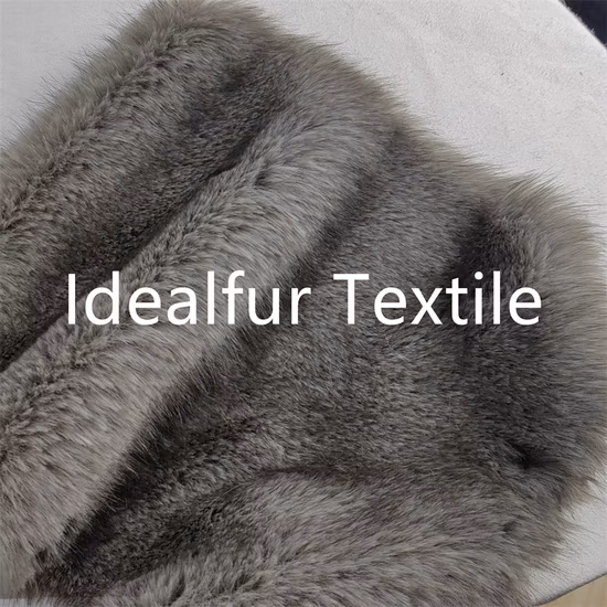 Élégant tissu en fausse fourrure avec motif réaliste de renard romain