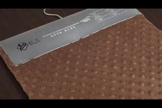 Tissu peluche Minkee super doux à pois pour jouets